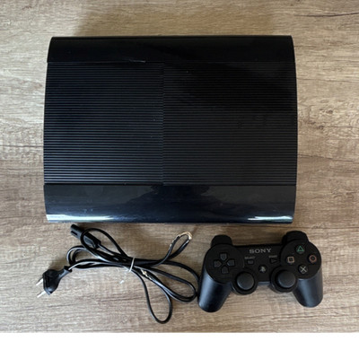 Sony PlayStation 3 Super Slim Schwarz Heimkonsole CECH-4204C mit Controller