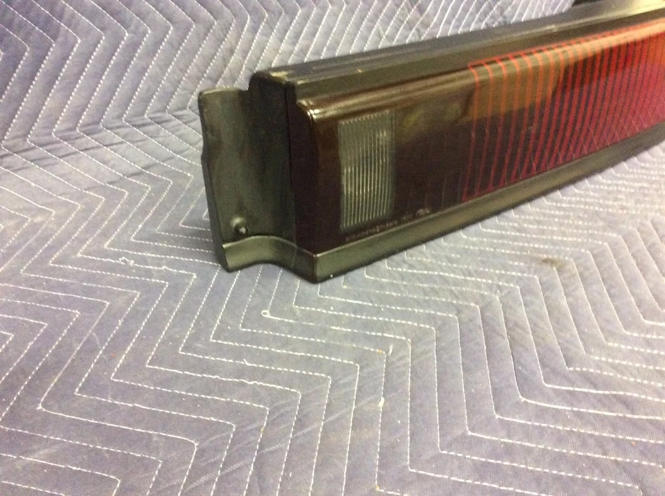 Luz trasera derecha Mercury Sable 1986-1988 luz trasera lámpara de freno fabricante original bonito Foto 2 de 3