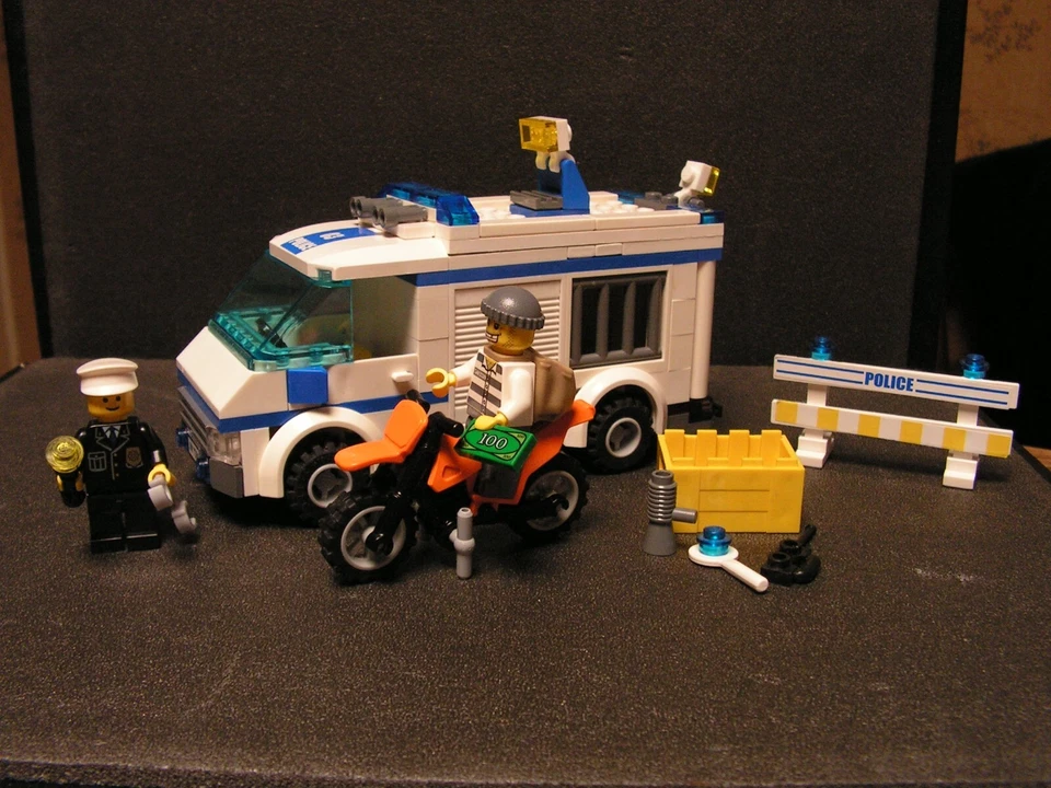 LEGO City 7286 Prisoner Transport, photo 1 sur 5