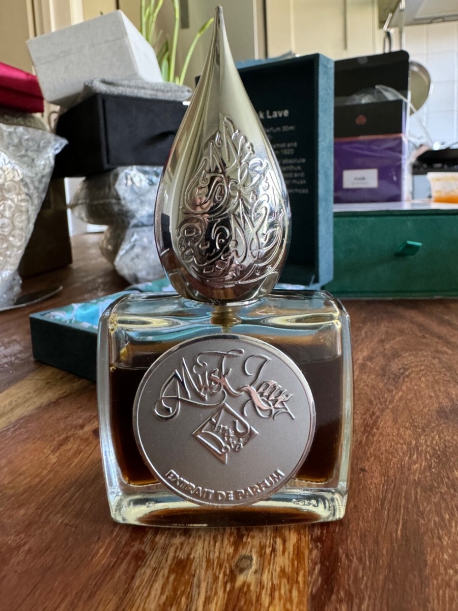 Russian Oud II Areej Le Doré perfume - a fragrance for women and