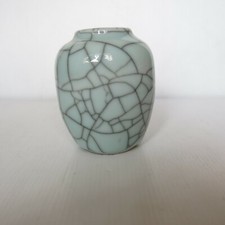 Chinese crackle ware vase. (哥窯尊)