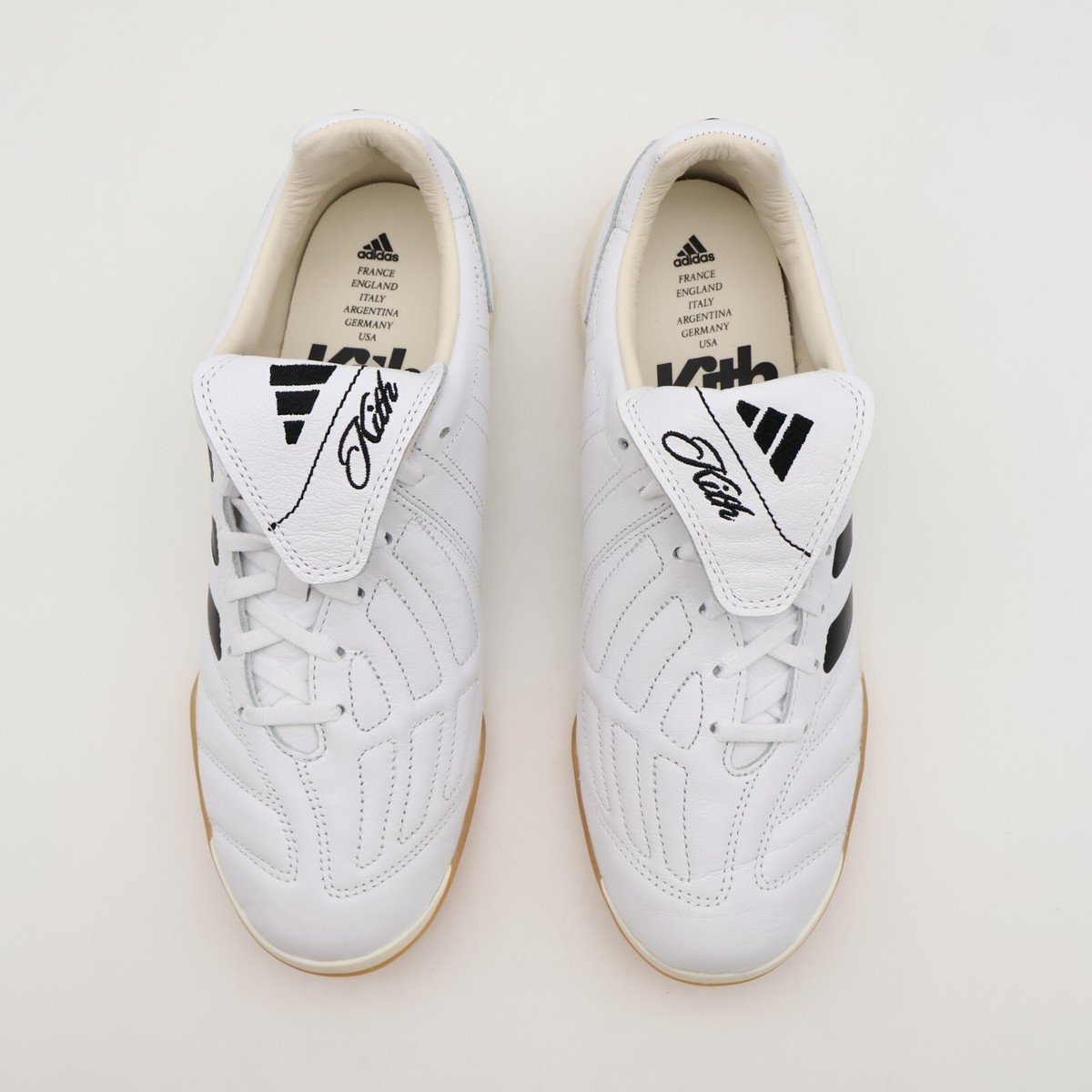 JS0727 Kith × adidas Football Predator 2002 IC White Black  display picture 2