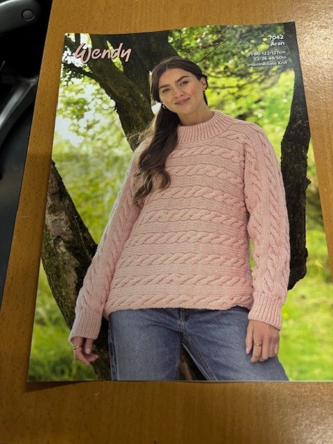 Wendy Aran Pattern 7042 Ladies Sweater Intermediate Knit 32/34 - 48/50 ins