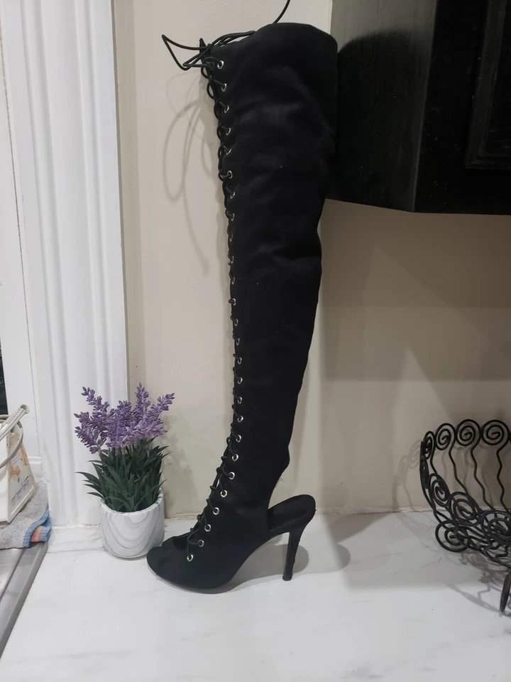 Breckelles Randi imitación gamuza con cordones sobre la rodilla botas de aguja tacones talla 7 para mujer  Foto 2 de 4