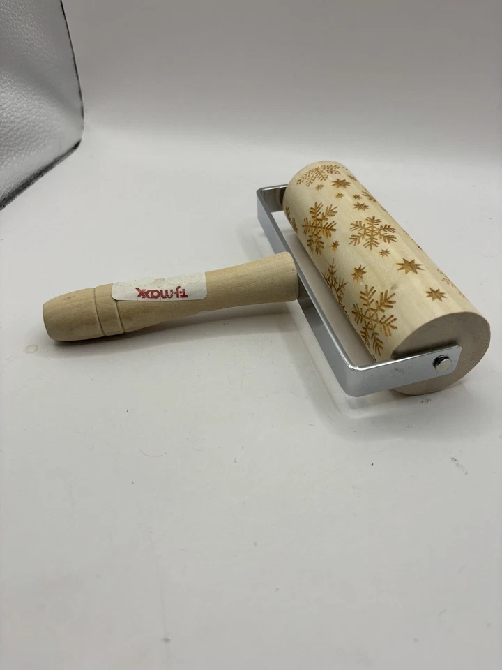 Christmas Holiday Printed Rolling Pin Pies, Cakes & Pastries Confection Stand - Image 3 of 4