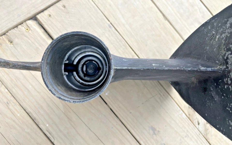 Johnson Evinrude 25 35 HP Gearcase Housing Assy 0436024 Fits 1996-2001 - Image 3 of 4