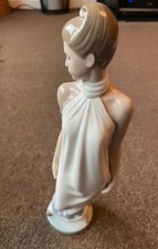 Porcelain Figure Nao by Lladro Lady Elegance#1205