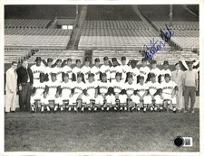 Carlton Fisk Signed 1968/69 Louisville Colonels Vintage Team Photograph