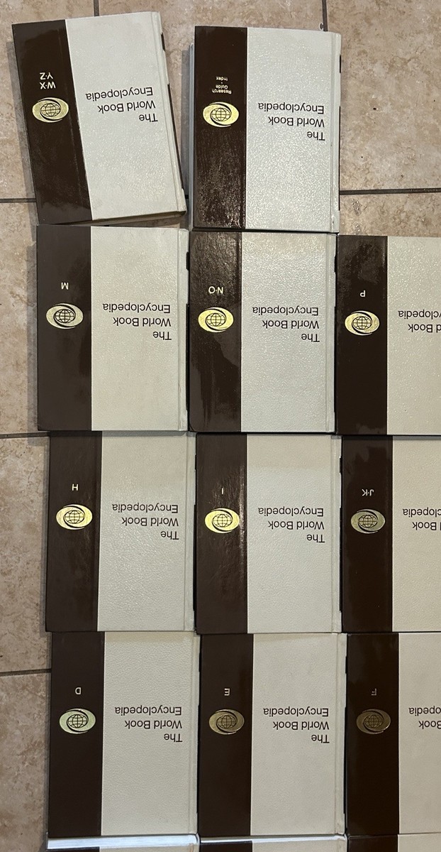 World Book Encyclopedia Set Of 22 1972 Gilded Tops Of Pages w