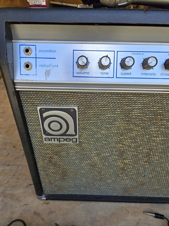 Amplificador de tubo Ampeg AC-12 de colección con amplificador de concierto Jensen. Y accesorios. Foto 3 de 4