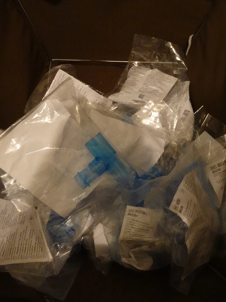 1 Piece AirLife Tee Adapter with Valve