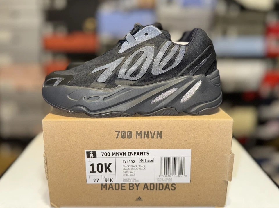 Adidas Yeezy Boost 700 MNVN Infantil "Negro" | FY4392 | Talla 10K Nuevo DS Foto 4 de 4