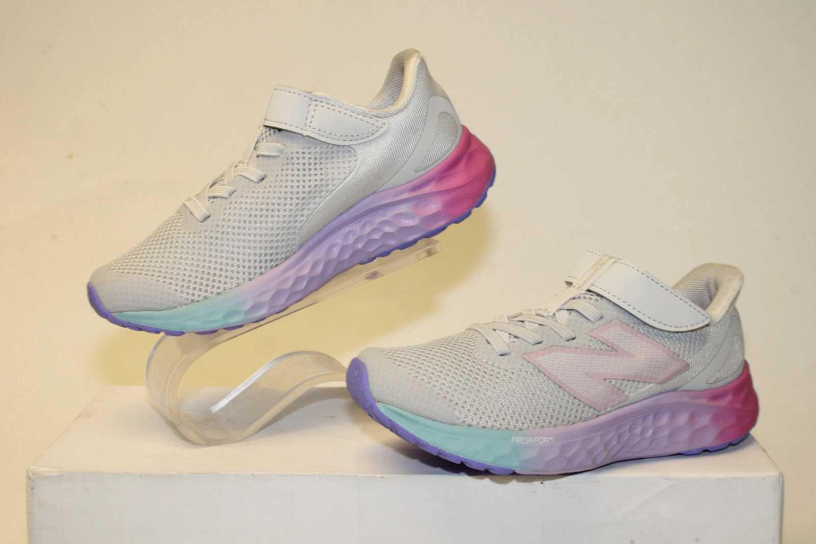 New Balance Fresh Foam NUOVO Arishi v4 Bungee Pizzo con Cinghia Superiore Ragazze Bambini Giovani