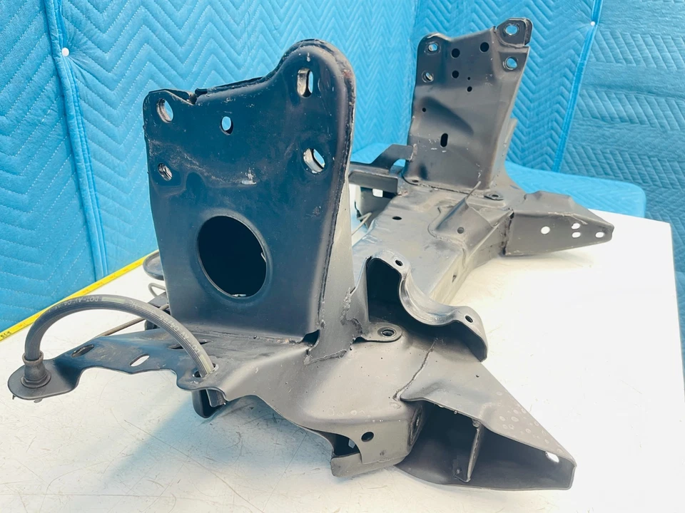 Chevrolet Corvette C4 1991-1996 subchasis delantero motor cuna travesaño OEM Foto 4 de 4