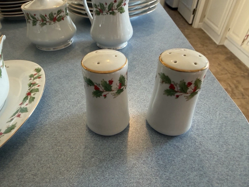 Vintage China Pearl “Noel” complete holiday porcelain Christmas dinner set - Image 3 of 4