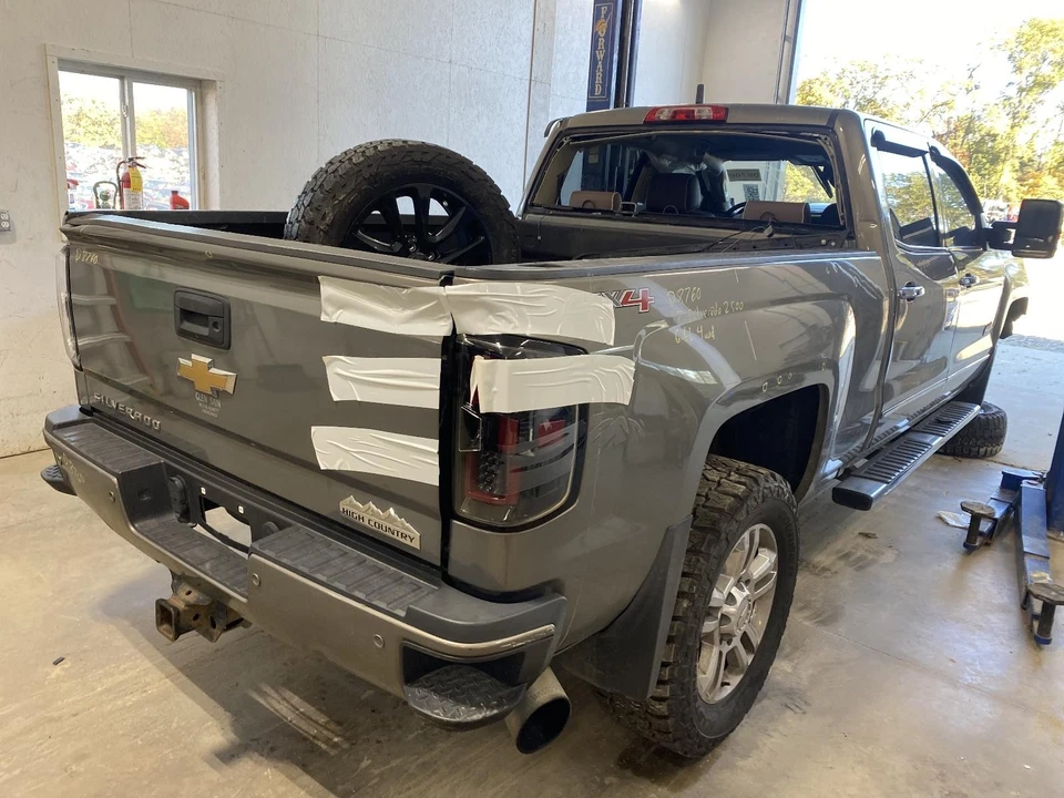 Espejo retrovisor interior delantero central usado se adapta a: Chevrolet Silverado 2500 2017 Foto 4 de 4