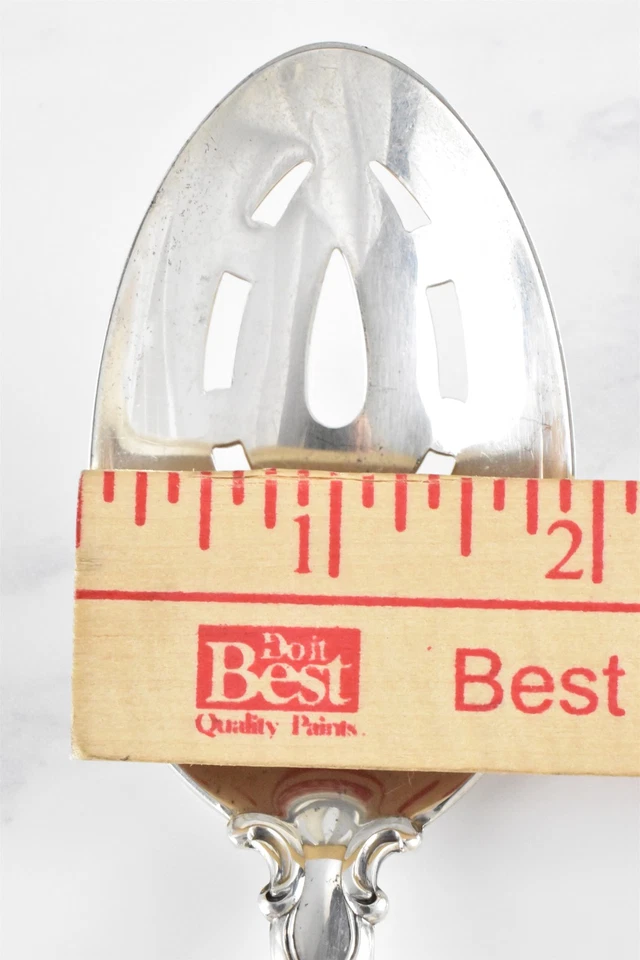 Cuchara para servir perforadora de plata de ley de 8-3/4" barroca española de caña y cartón (1965) Foto 3 de 4