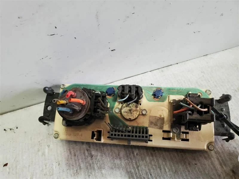 98-99, GMC Sonoma, control de temperatura con control manual de CA, PN - 9351325 Foto 2 de 3