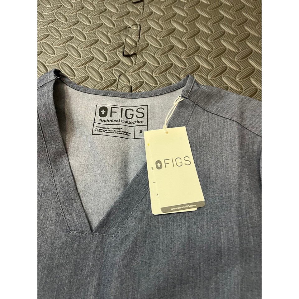 NEW FIGS Casma ThreePocket Scrub Top™ Womens Shirt Size Small eBay