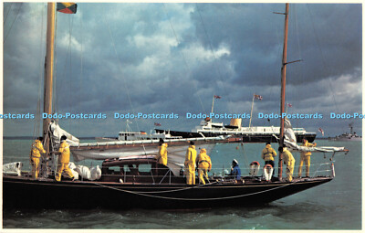 R459496 Queen and People Prince Philip Races Bloodhound at Cowes Prescott Pickup