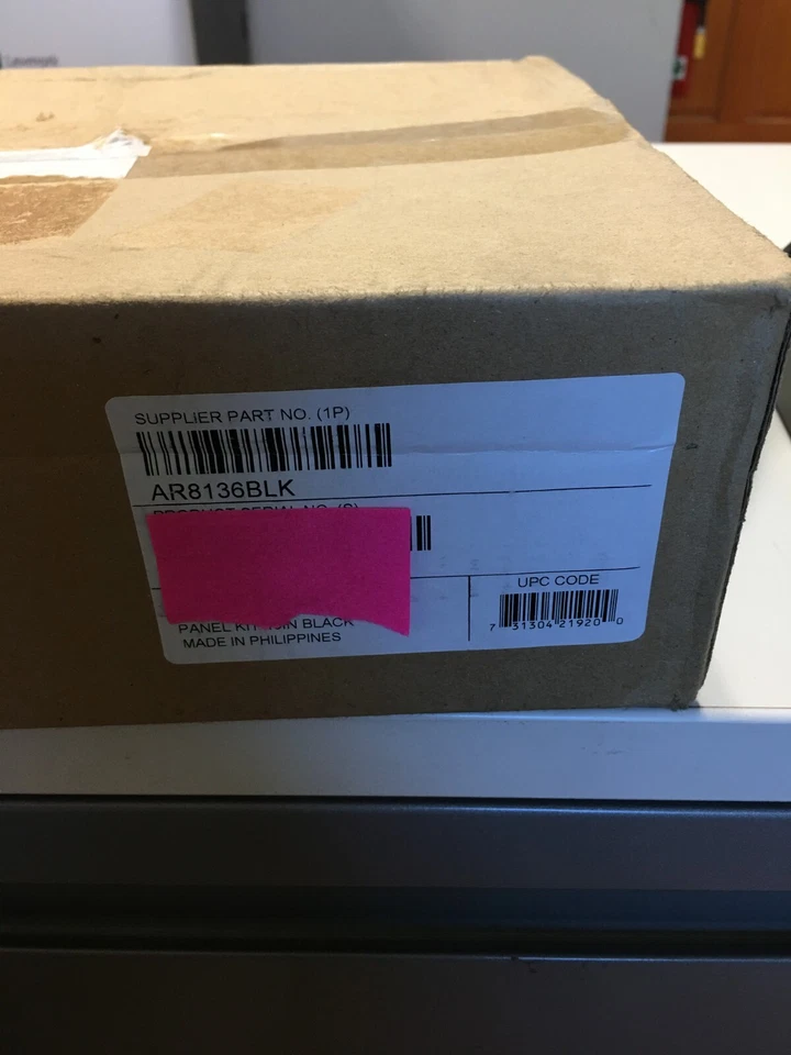 APC 19-inch 1U Rack Blanking Panel Kit - 10 Pack - Black AR8136BLK - Image 3 of 3