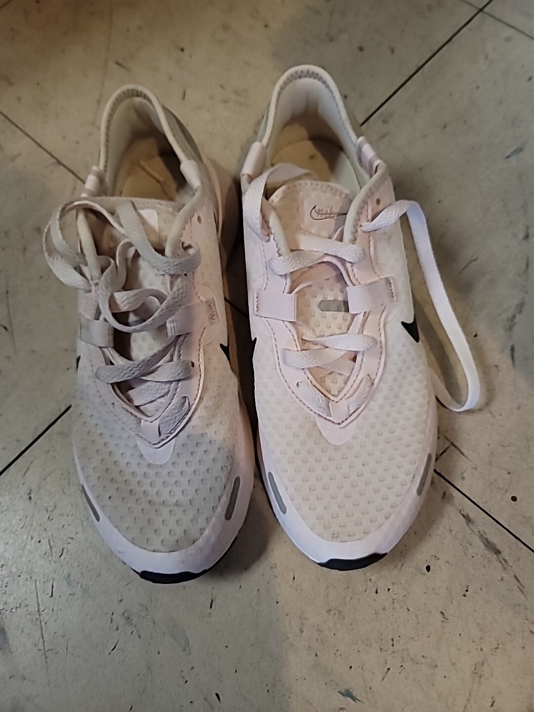 Nike Reposto Sneaker White/Pink-Photon Dust Woman US Running