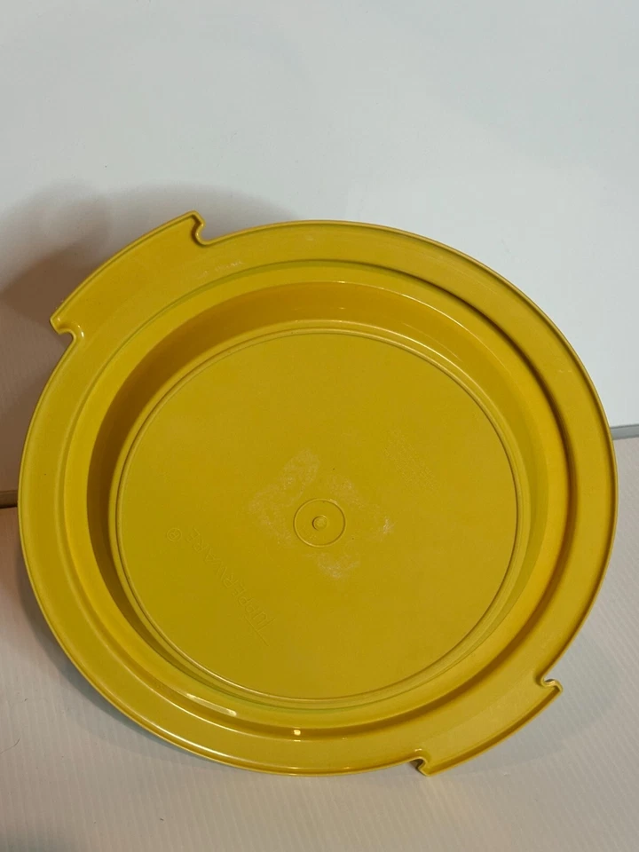 Vintage 70s Tupperware Cake Pie Keeper Taker Carrier Harvest Gold Lidded Storage - Image 2 of 4