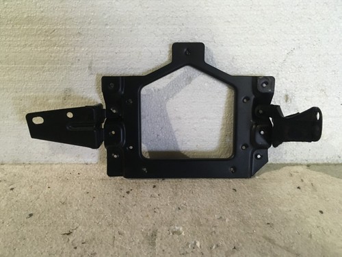 Audi V8 4,2 D11 (88-94) : Halter für Motorsteuergerät und Getriebesteuergerät