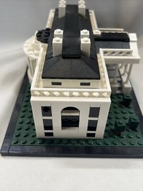 LEGO- ARCHITECTURE- THE WHITE HOUSE- 21006- NEAR COMPLETE - No Manual