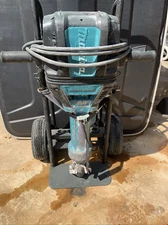 MAKITA HM1812 120V 70 lb. 1-1/8 in. Hex  AVT Concrete Demolition Breaker Hammer