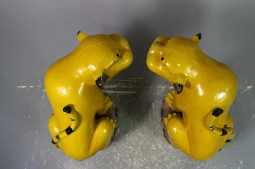 Hermosos tigres chinos de porcelana esmaltada amarilla - Imagen 7 de 9