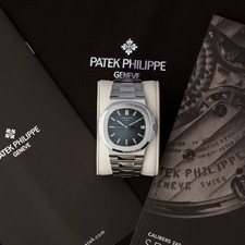 Patek Philippe Nautilus 5711/1A-010 Stainless Steel Blue Dial Complete Set 5