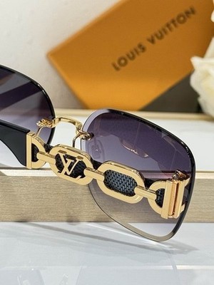 Louis Vuitton Square Sunglasses Gold/Black Rimless Gradient  display picture 1
