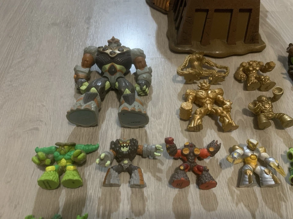 Gormiti Lot De 39 Figurines + 1 Base - Photo 2/4