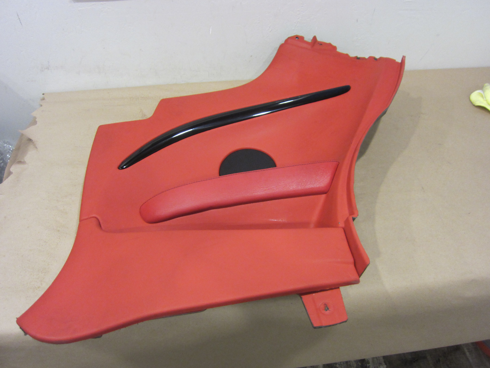 Maserati GranTurismo 4.7 F1. RH Rear Lateral Covering.Red. Part#68706402