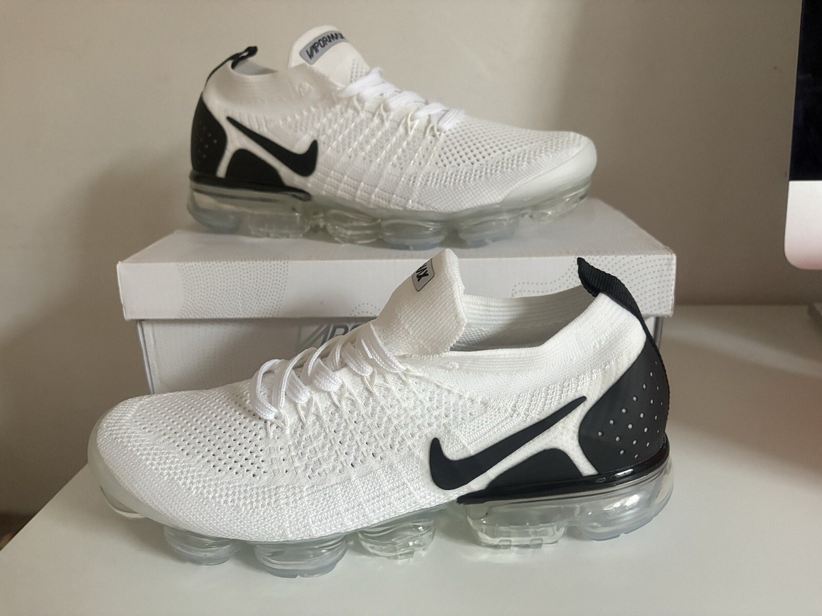 【新品未使用品】NIKE/AIR VAPOR MAX FLYKNIT 2 Air Vapormax Flyknit 2 in white & black colour size 7.5 UK/ 42 EUR