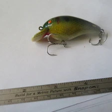 FISHING LURE UNKNOWN  2½"   MINNOW GREEN & YELLOW SCALES