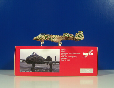 Herpa 557054 Wings 1:200 Fairchild A-10A Thunderbolt II ''JAWS'' USAF Hog Warthog