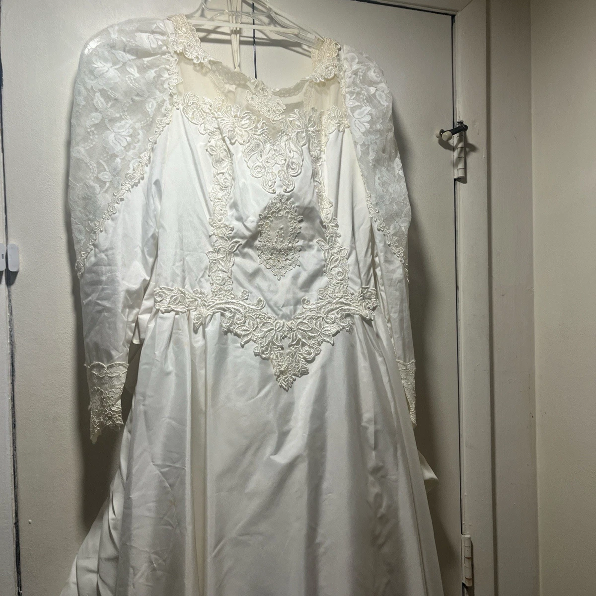 fitted lace wedding dress MSMNGZD Luxury Wedding Dress for Bride Lace Applique Long Sleeve Elegant  Trailing Beach Bridal Gown for Women Ivory at Amazon Women's Clothing store main image 0