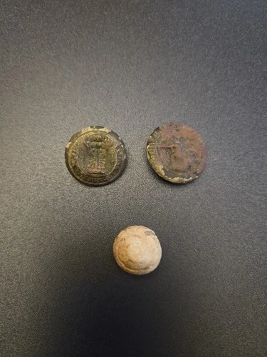 Dug Civil War Confederate South and North Carolina Buttons  and minnie ball.