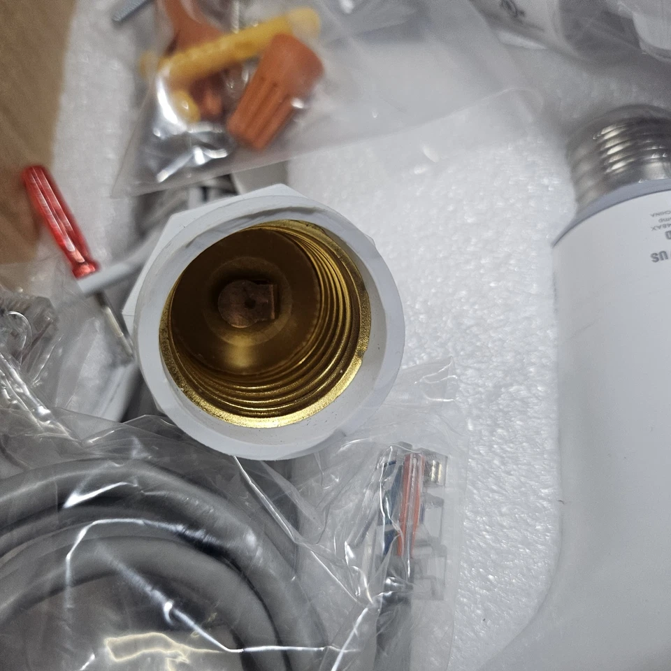 Cámara reflector Sengled SNAP 2 HD con sensor de movimiento luz y accesorio con Wi-Fi Foto 3 de 4