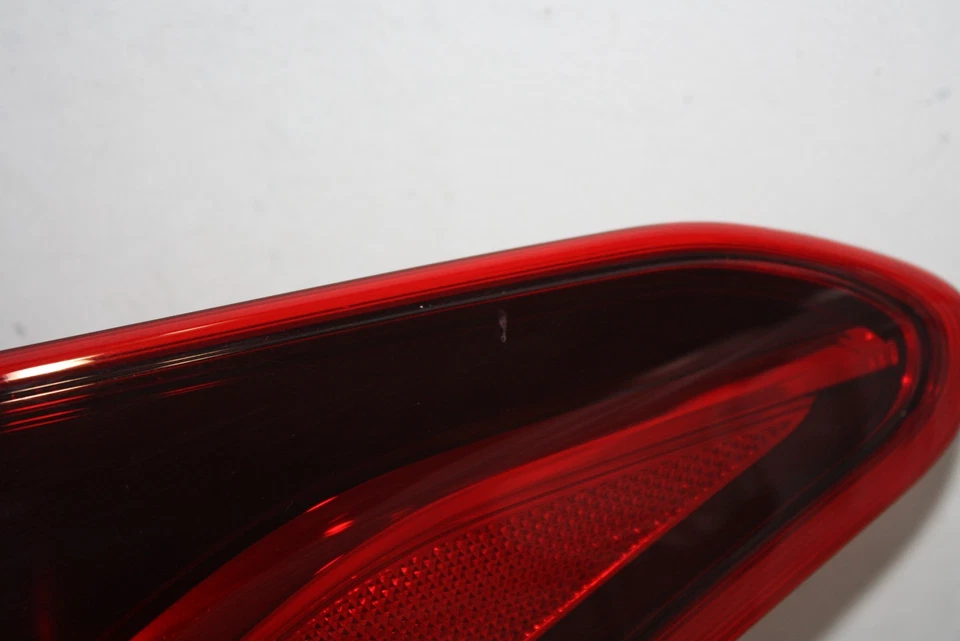 LUZ TRASERA DERECHA ORIGINAL MITSUBISHI OUTLANDER 2018 A 2021 Foto 2 de 4