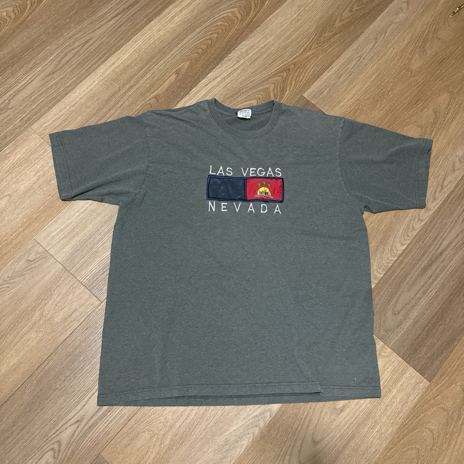 Grey Las Vegas Nevada T-shirt Size XL Embroidered