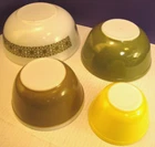 PYREX Mixed SET of 4 Nesting/Mixing Bowls 401, 402, 403, 404 Green Verde Yellow