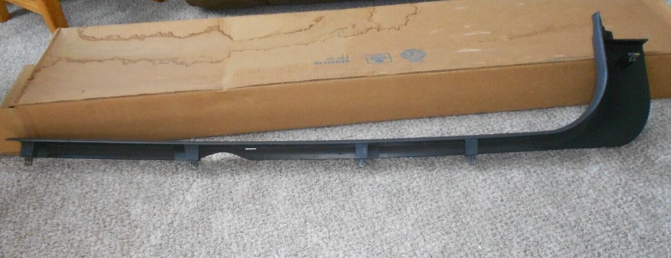 Nueva placa de umbral de puerta genuina GM 1995-02 Chevy Cavalier/Sunfire # 22575172 nueva de fábrica OEM Foto 4 de 4