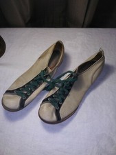 Vintage Ladies White Green Leather Bowling Shoes Size 6 or 9 Overall 10" Long