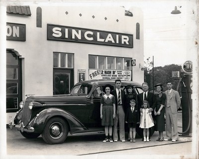 Original 1937 Sinclair HC Gas Station Family Automobile Photo Springfield Ohio