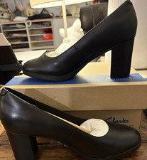 Clark Woman's Size 7 Dress Shoes Bayla Skip Pump Black Work