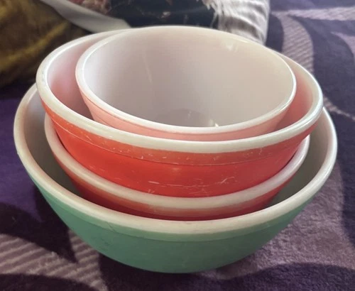Pyrex Vintage Primary Colors Nesting Mixing Bowls Set Of 4