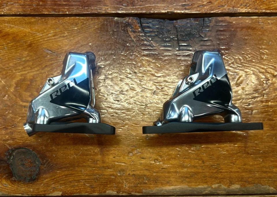 SRAM RED eTap AXS HRD Scheibenbremssattel - Flat Mount, Polar Grey, D1 - Bild 2 von 4